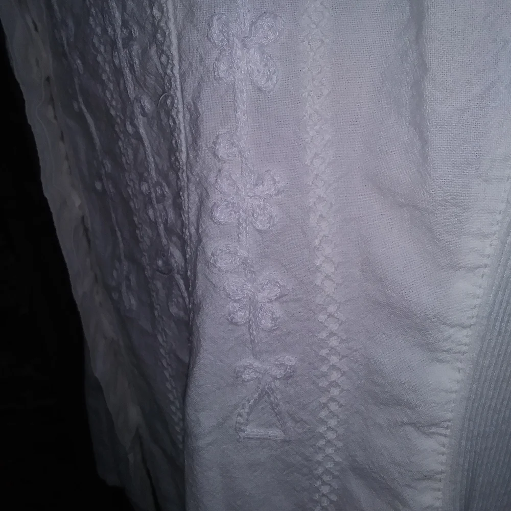 NWOT "Caamano" white button down designer top - Picture 6 of 8